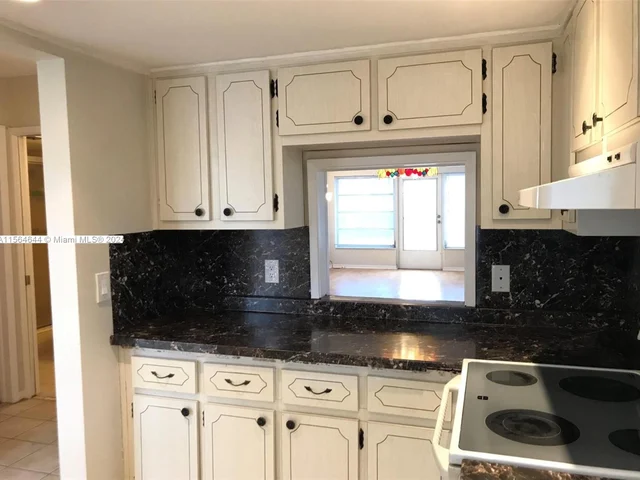 2050 NE 39th St # S101, Lighthouse Point FL 33064