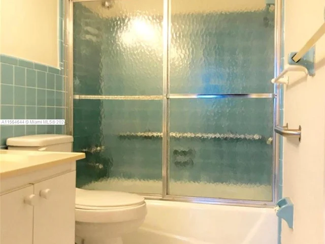 2050 NE 39th St # S101, Lighthouse Point FL 33064