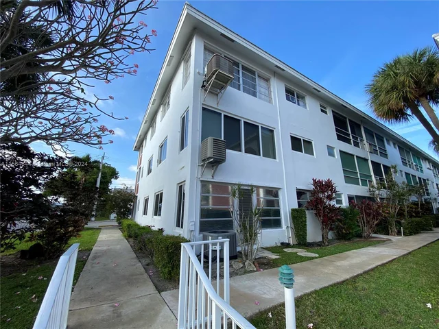 2050 NE 39th St # S101, Lighthouse Point FL 33064