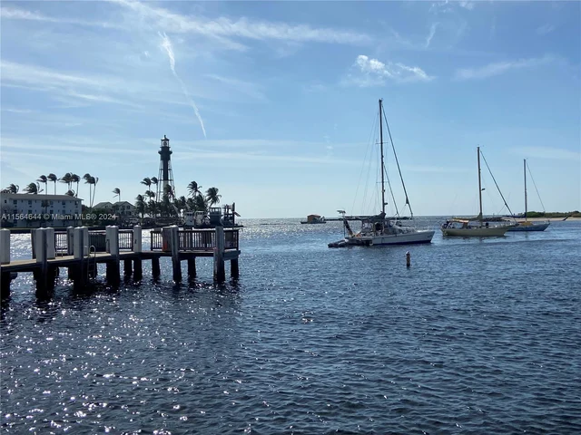 2050 NE 39th St # S101, Lighthouse Point FL 33064