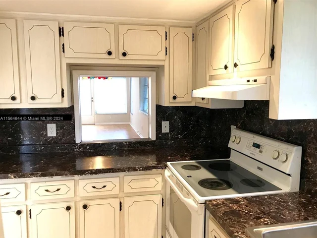 2050 NE 39th St # S101, Lighthouse Point FL 33064