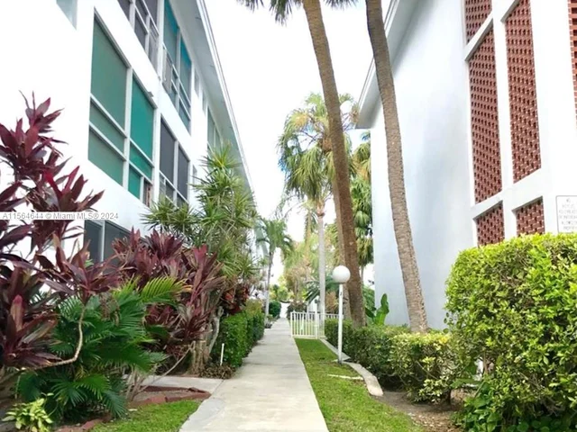 2050 NE 39th St # S101, Lighthouse Point FL 33064