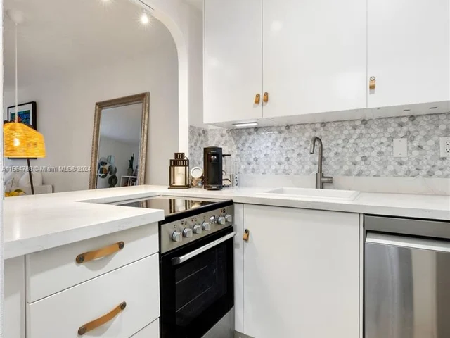 2899 Collins Ave # 1638, Miami Beach FL 33140