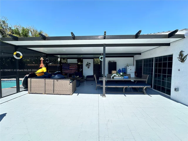 17324 NW 63rd Ave, Hialeah FL 33015