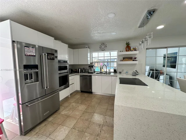 17324 NW 63rd Ave, Hialeah FL 33015