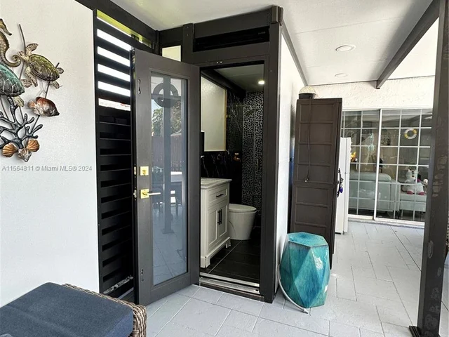 17324 NW 63rd Ave, Hialeah FL 33015