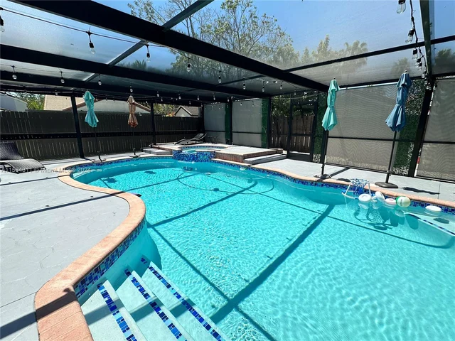 17324 NW 63rd Ave, Hialeah FL 33015