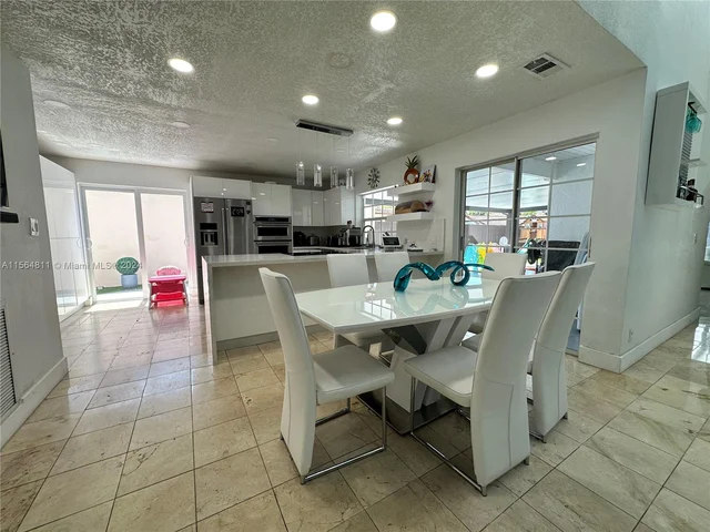 17324 NW 63rd Ave, Hialeah FL 33015