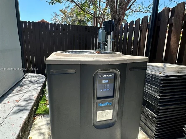 17324 NW 63rd Ave, Hialeah FL 33015