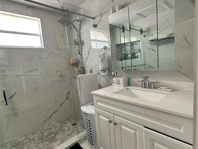 17324 NW 63rd Ave, Hialeah FL 33015