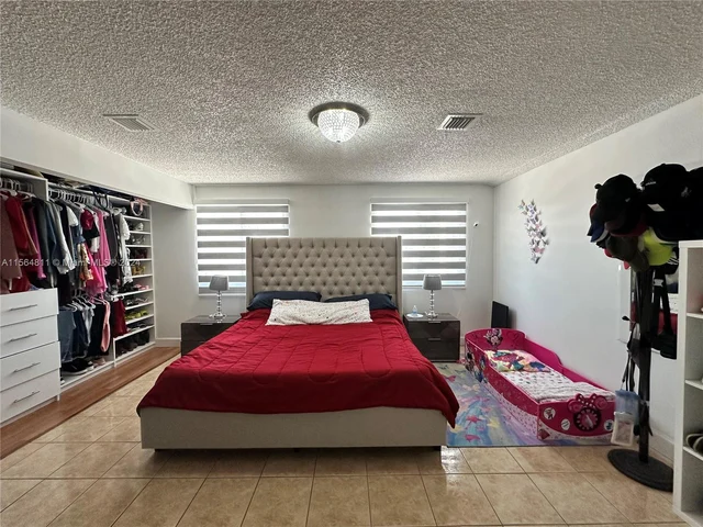 17324 NW 63rd Ave, Hialeah FL 33015