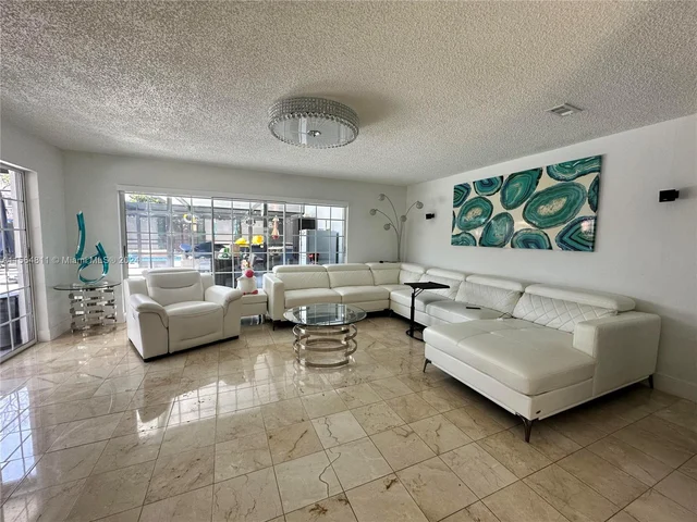 17324 NW 63rd Ave, Hialeah FL 33015