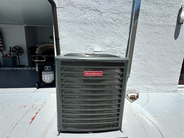 17324 NW 63rd Ave, Hialeah FL 33015