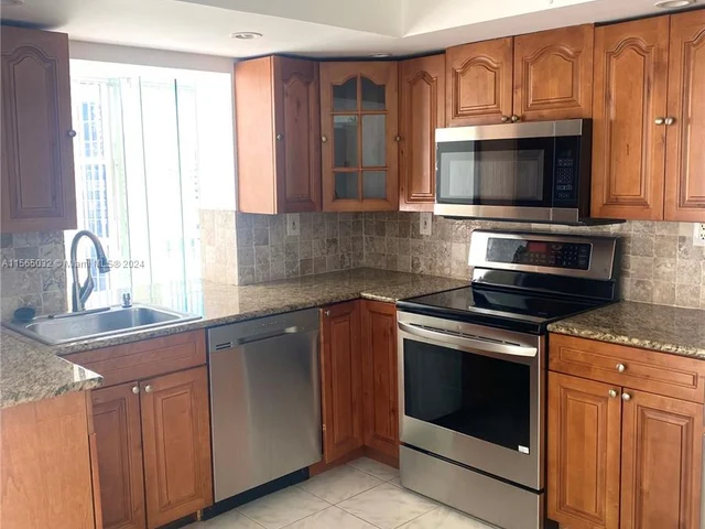 800 Parkview Dr # 814, Hallandale Beach FL 33009