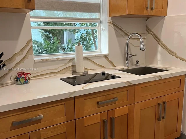 6881 Bay Dr # 9, Miami Beach FL 33141