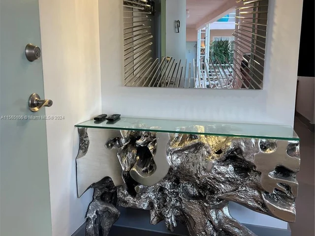 6881 Bay Dr # 9, Miami Beach FL 33141