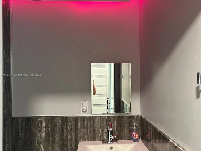 6881 Bay Dr # 9, Miami Beach FL 33141