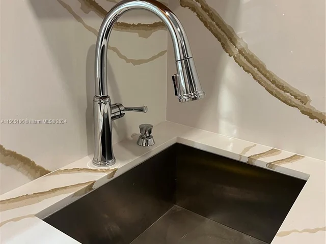 6881 Bay Dr # 9, Miami Beach FL 33141