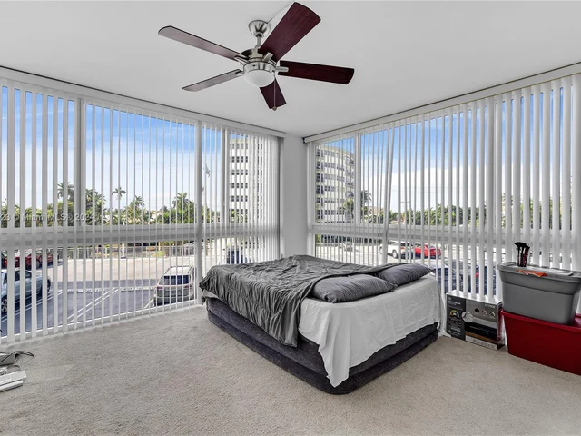 2715 N Ocean Blvd # 2E, Fort Lauderdale FL 33308