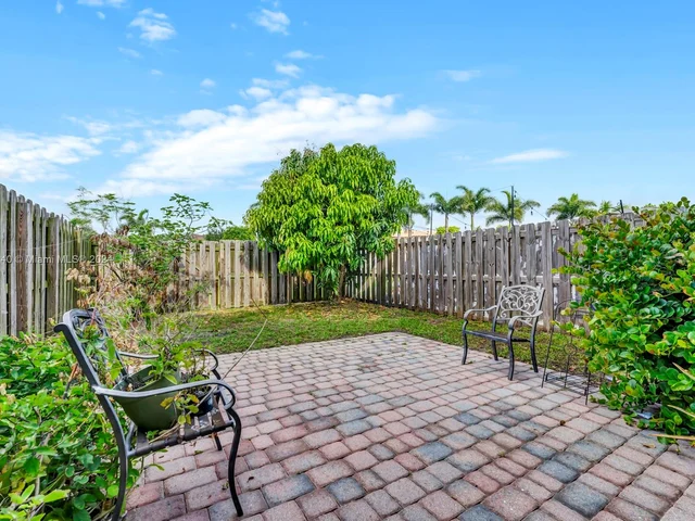 300 SE 37th Ter, Homestead FL 33033
