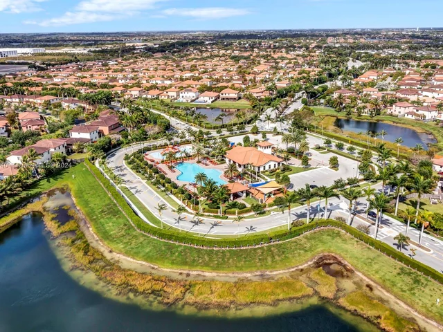 300 SE 37th Ter, Homestead FL 33033