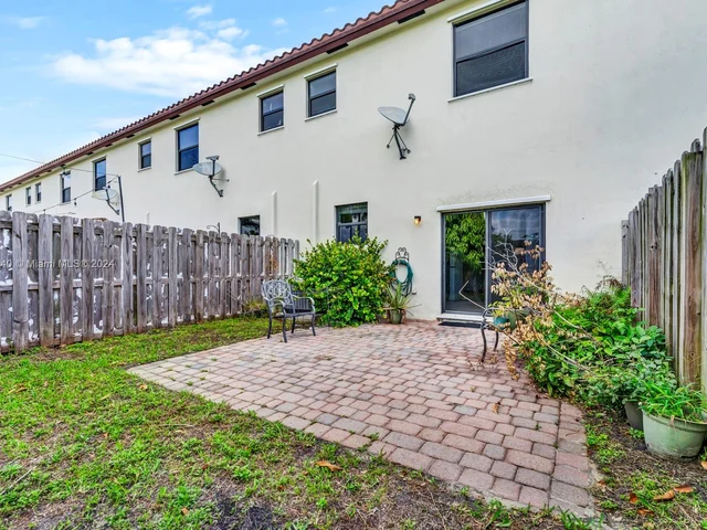 300 SE 37th Ter, Homestead FL 33033