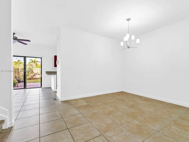 300 SE 37th Ter, Homestead FL 33033