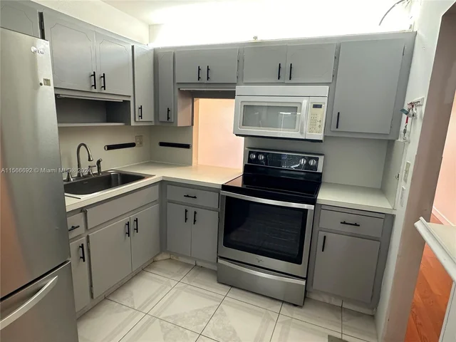 2300 Park Ln # 306, Hollywood FL 33021