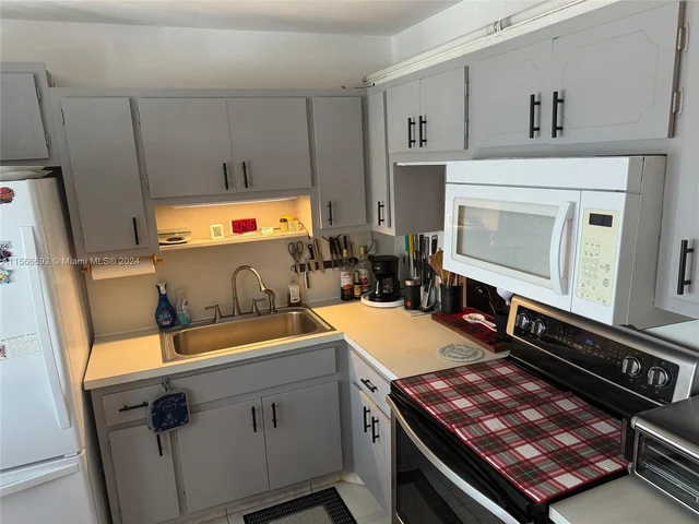 2300 Park Ln # 306, Hollywood FL 33021