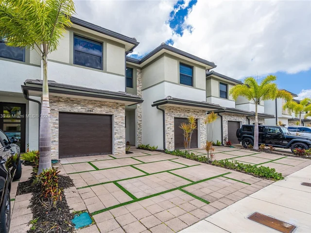 15848 NW 91st Ct, Miami Lakes FL 33018