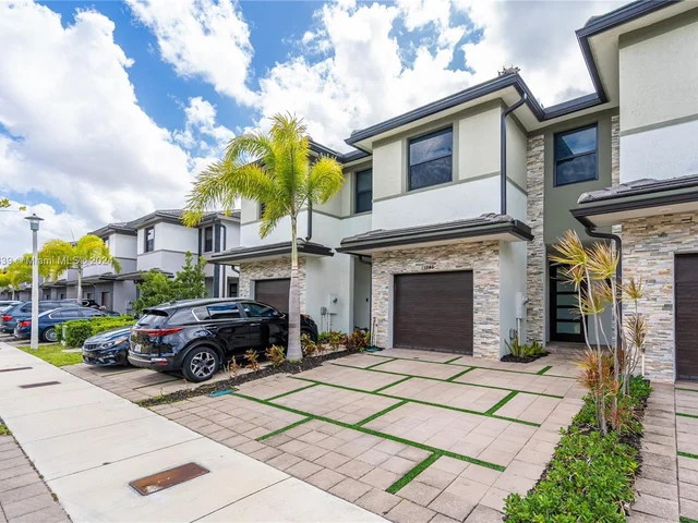 15848 NW 91st Ct, Miami Lakes FL 33018