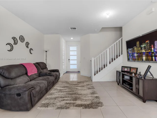 15848 NW 91st Ct, Miami Lakes FL 33018