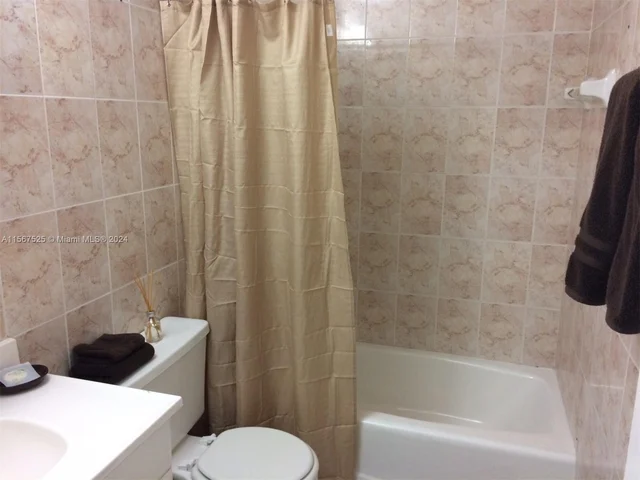 6427 Dewey St # 0, Hollywood FL 33023