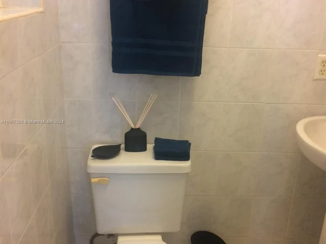 6427 Dewey St # 0, Hollywood FL 33023