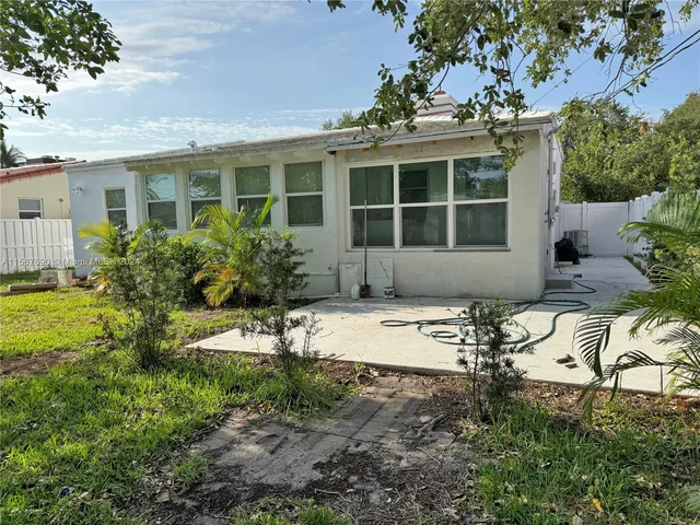 1427 Adams St, Hollywood FL 33020