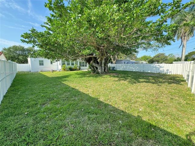 1427 Adams St, Hollywood FL 33020