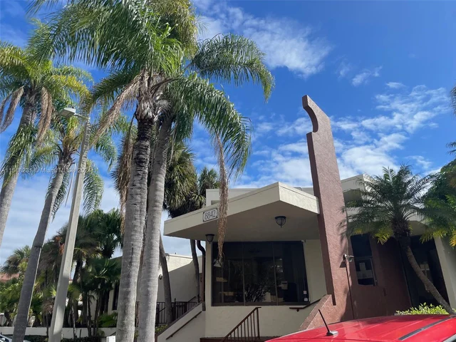 8830 Fontainebleau Blvd # 201, Miami FL 33172