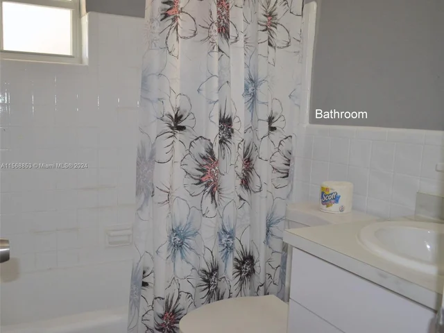 5700 SW 38th St, Davie FL 33314