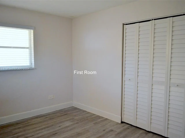 5700 SW 38th St, Davie FL 33314