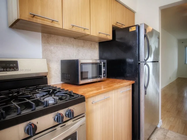 320 86th St # 8, Miami Beach FL 33141