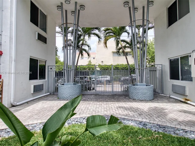 320 86th St # 8, Miami Beach FL 33141