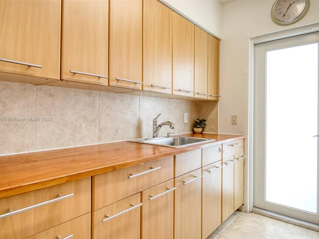 320 86th St # 8, Miami Beach FL 33141