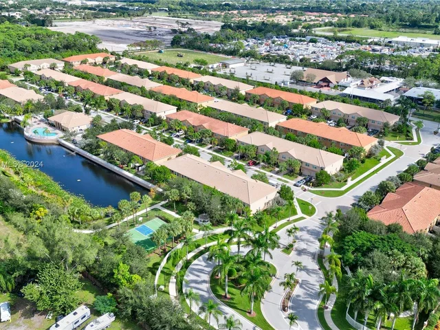 5919 Monterra Club Dr, Lake Worth FL 33463