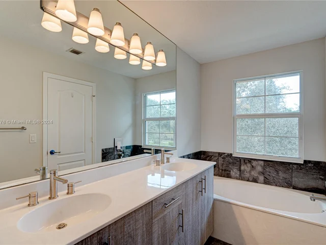 5919 Monterra Club Dr, Lake Worth FL 33463