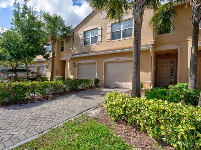 5919 Monterra Club Dr, Lake Worth FL 33463