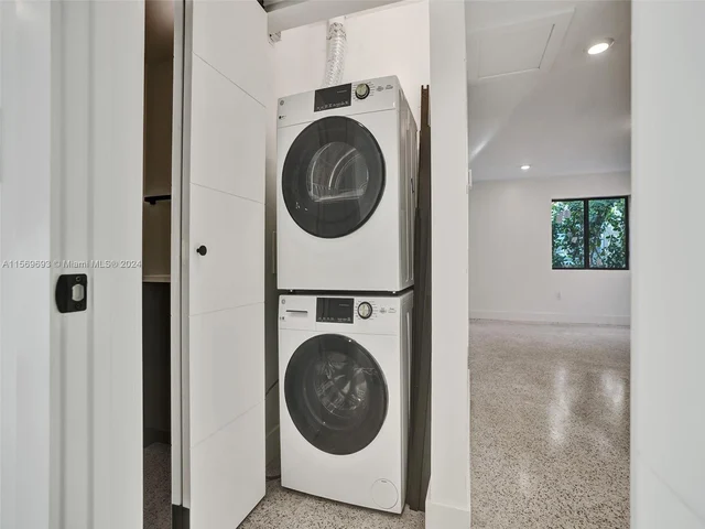 2480 NE 182nd Ter, North Miami Beach FL 33160