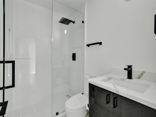 2480 NE 182nd Ter, North Miami Beach FL 33160