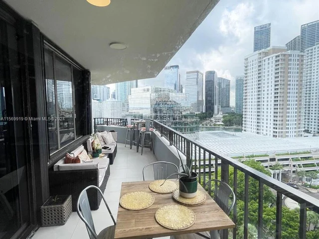 520 Brickell Key Dr # A1521, Miami FL 33131