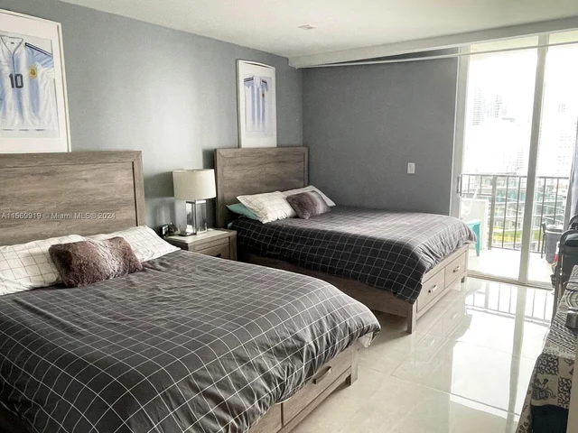 520 Brickell Key Dr # A1521, Miami FL 33131