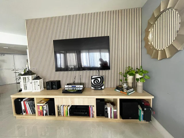 520 Brickell Key Dr # A1521, Miami FL 33131